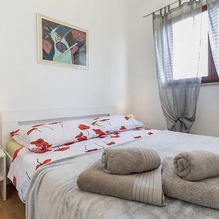 Lone Farmhouse 3*