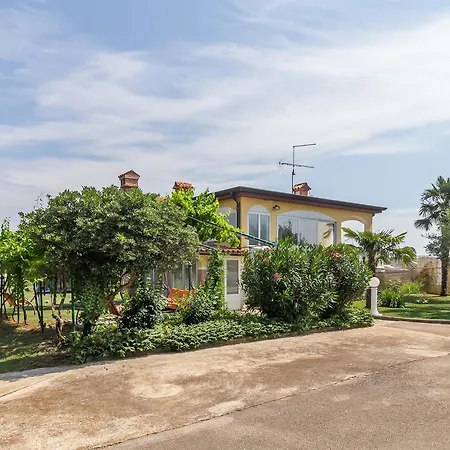 Lone Farmhouse Gasthuis Umag