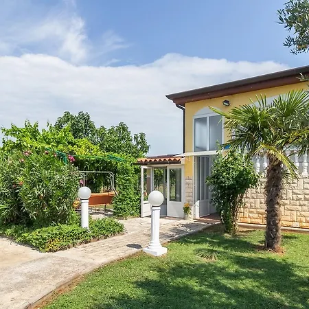Lone Farmhouse 3*