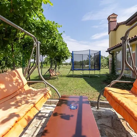 Lone Farmhouse 3*